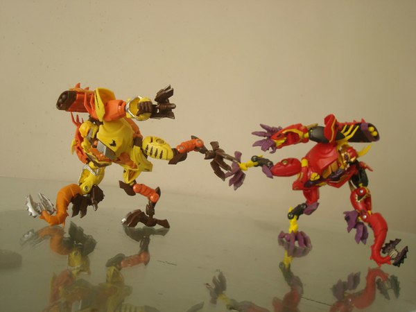 Out Of Package Images Of Transformers Beast Hunters Wave 4 Vertebreak Image  (4 of 13)